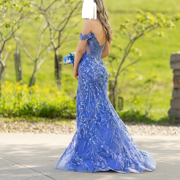 Ellie Wilde Prom Dress - Picture 4 of 7